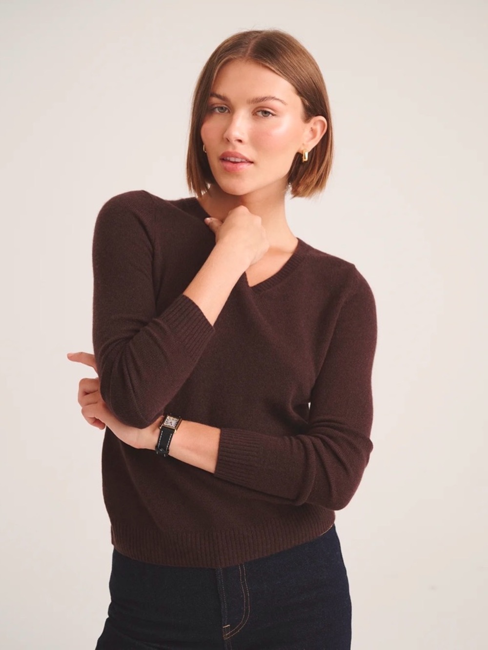 Naadam Basic Cashmere V-Neck Sweater in Burgundy